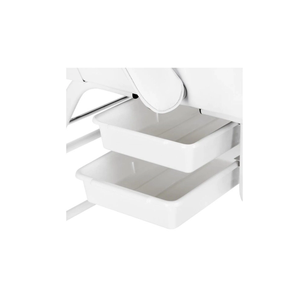 Poltrona estetica, rivestita in PVC colore bianco.